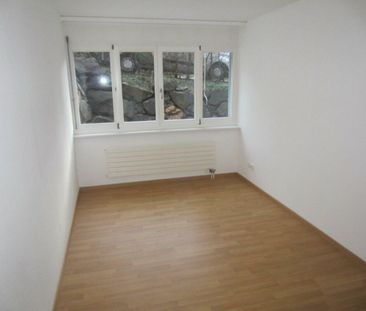 Tolle 3 1/2 Zimmer-Wohnung mit Gartensitzplatz zu vermieten - Photo 2