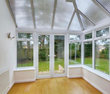 5 bedroom bungalow to rent - Photo 1