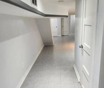 Large Studio Steps From Dufferin And Bloor $1525 Inc - Photo 4