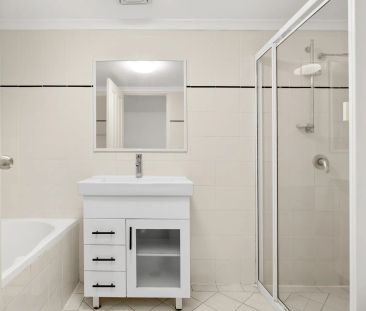 Modern apartment enjoys a private leafy setting - Photo 6