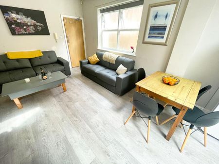 6 bedroom terraced house to rent - Photo 3