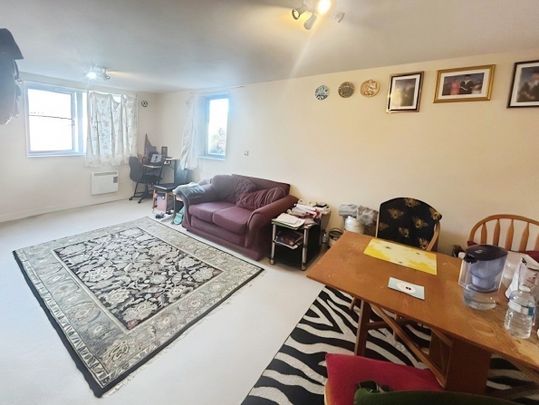 2 bedroom flat to rent Bramford Road, IP1 - Photo 1