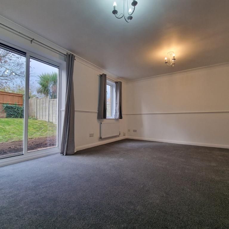 3 bedroom end of terrace house to rent - Photo 1