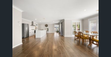 Spacious Five Bedroom Home with Modern Comforts - Photo 2