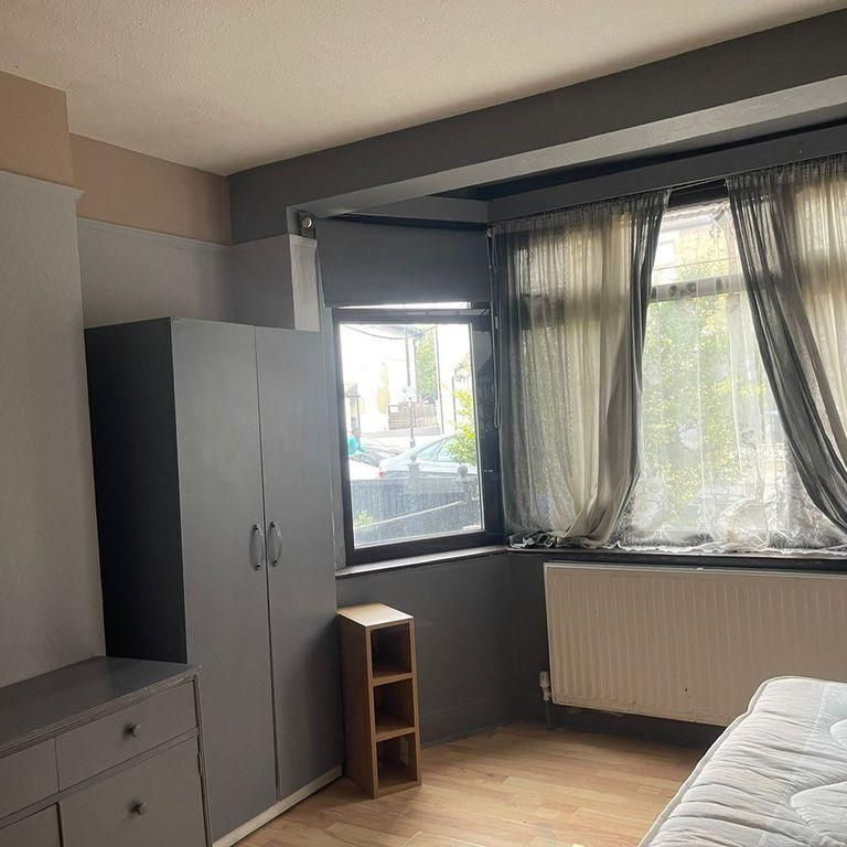 1 bedroom property to rent - Photo 1