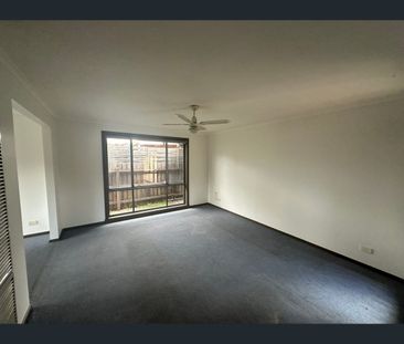 2/75 Silvereye Crescent, Werribee, Vic 3030 - Photo 6