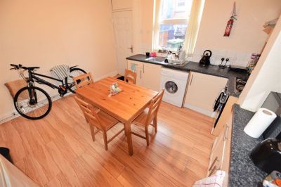 3 bedroom House in Burley Lodge Terrace, Leeds - Photo 4