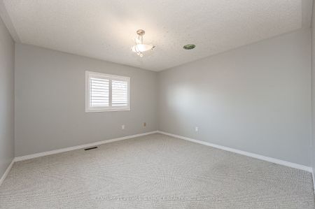 Detached Home For Lease | W8113438 - Photo 4