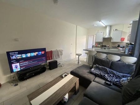 6 bedroom terraced house to rent - Photo 5