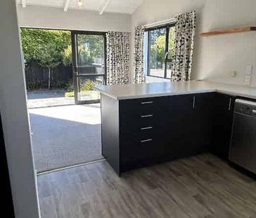 Easy-Care 3-Bedroom Home with Heat Pump and Courtyard - Photo 3