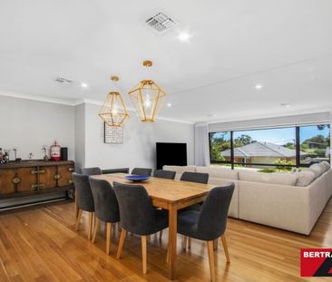 This home has a real "Wow" factor, plus solar! - Photo 3