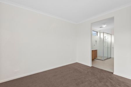 Four Bedroom, Two Living, Family Home - Photo 5