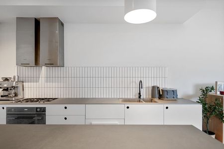 Spacious One Bedroom Garden House Apartment - Photo 5