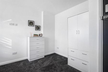 1 bedroom in a house share to rent - Photo 4