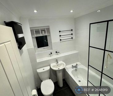 1 bedroom in a flat share to rent - Photo 4