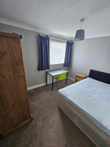 4 bedroom private hall to rent - Photo 4