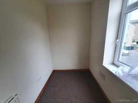 2 bedroom property to rent in Batley - Photo 3