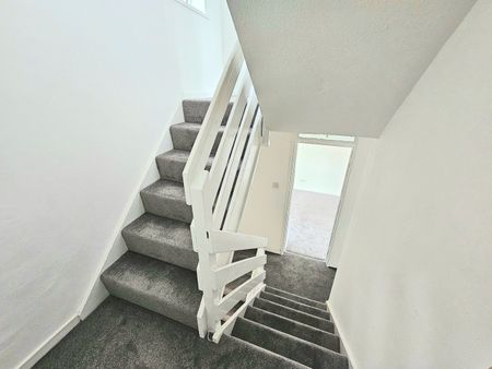 4 Bed Terraced House, Berkeley Path, LU2 - Photo 4