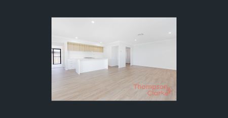 4 bedroom home - Photo 2