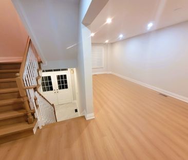 For Lease - 50 Beresford Drive, Richmond Hill, Ontario - Photo 2