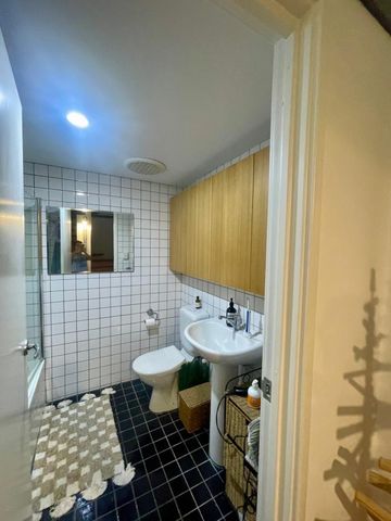 East Perth - Photo 5