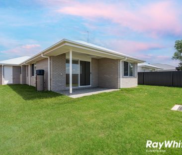 Fantastic Modern 4-Bedroom Family Home! - Photo 6