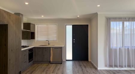 Near new two bedroom townhouse - Photo 4