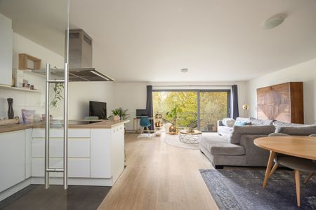 Recent appartement met lift , 2 slaapkamers, terras en PARKTUIN! - Photo 2