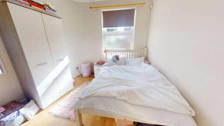 5 bedroom terraced house to rent - Photo 2