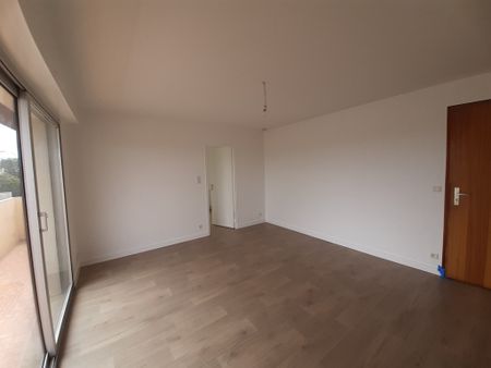 Location Appartement 2 pièces 37m² LA GUERCHE DE BRETAGNE 35130 - Photo 2