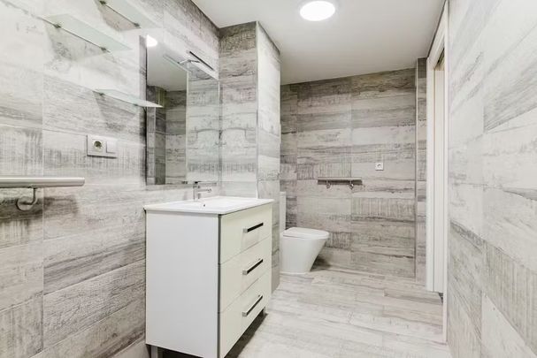 Carrer del Capità Uribarry, Burjassot, Valencian Community 46100 - Photo 1