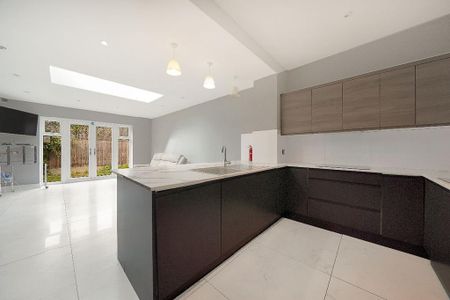 5 bedroom terraced house to rent - Photo 2