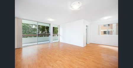 Spacious apartment just minutes walk to the centre of Chatswood - Photo 2
