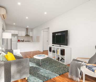 Charming Cottage in Peaceful Mona Vale Location - Photo 3