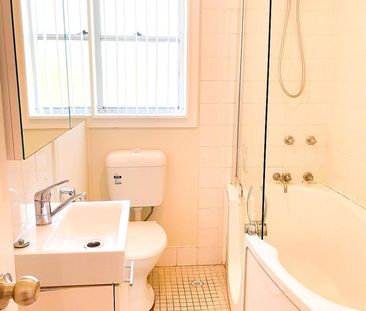 Beautiful Home, Close to Public School! - Photo 4