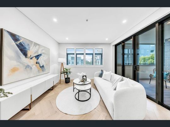 Elegant 4-Bedroom Apartment with 2 Parking in Prestigious Killara - Photo 1