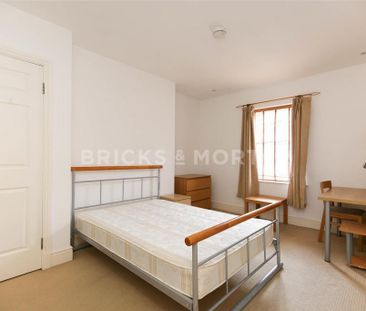4 bedroom townhouse to rent - Photo 2