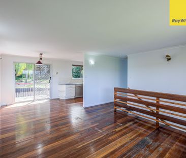 Comfortable 3 bedroom home - Freshly Painted Throughout. - Photo 1