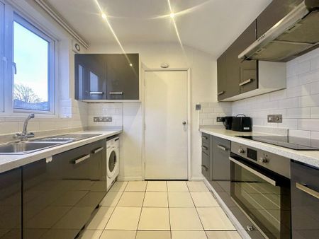 2 bedroom flat to rent - Photo 4