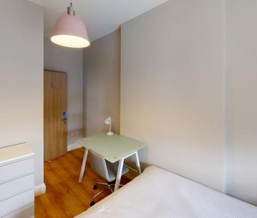 8 bedroom flat to rent - Photo 4