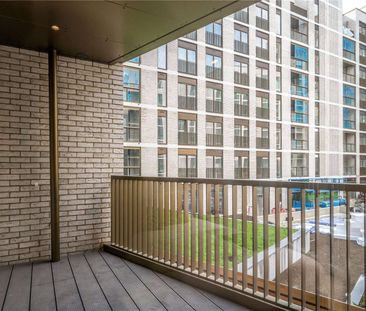 A high specification two bedroom apartment with two private balconies. - Photo 1