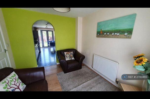 1 bedroom in a house share to rent - Photo 1