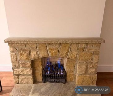 3 bedroom semi-detached house to rent - Photo 2