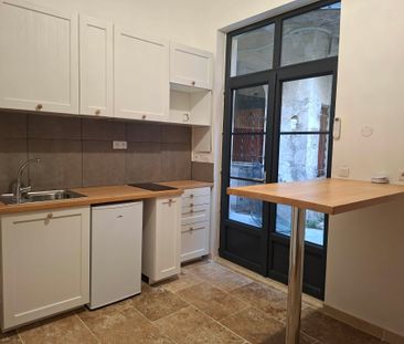 Location Appartement 1 pièce 15m² NIMES 30000 - Photo 1