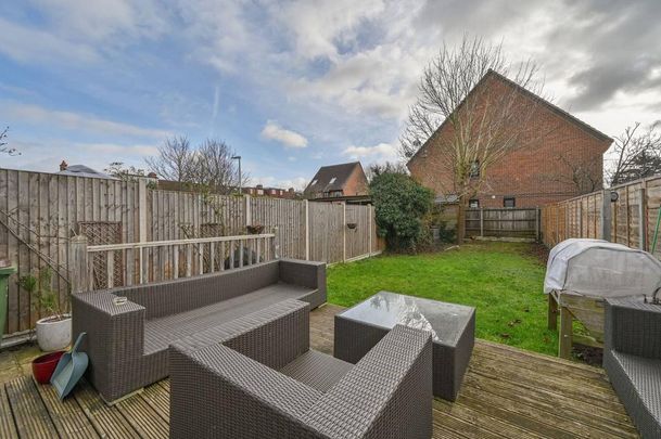 3 bedroom semi-detached house to rent - Photo 1