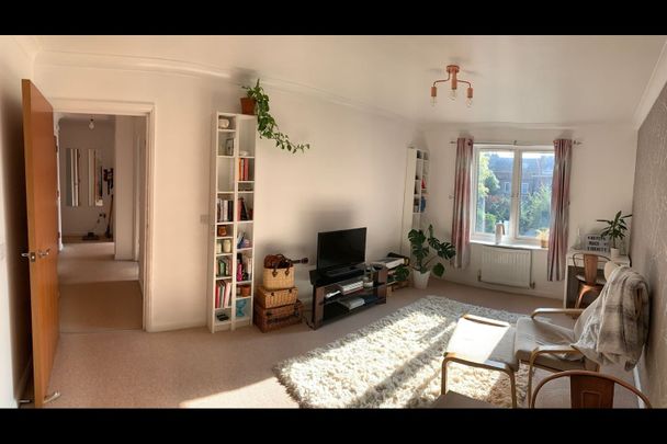 2 Bed Flat, Iliffe Close, RG1 - Photo 1