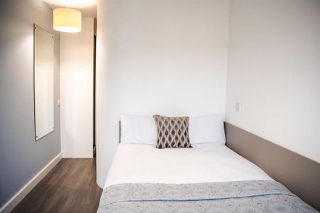 1 bedroom in a flat share to rent - Photo 4