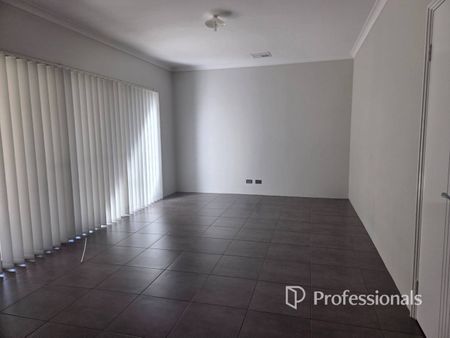 Family living close to beach and city - Photo 2