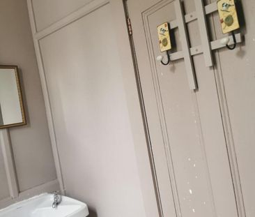 Budget Character 2-bedroom flat available now - Photo 5
