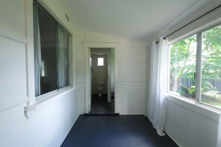 Perfectly positioned 3 bedroom home - Walk to Schools & Hospital - Photo 2